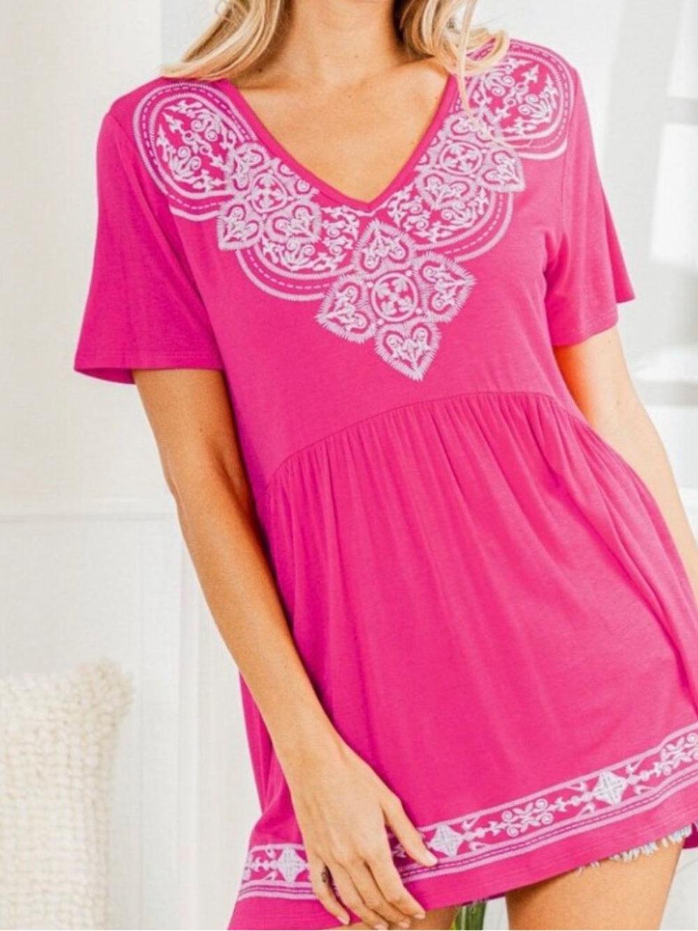 SHORT SLEEVE V NECK SOLID WITH DAMASK PRINT TOP FUSCHIA PINK NEW